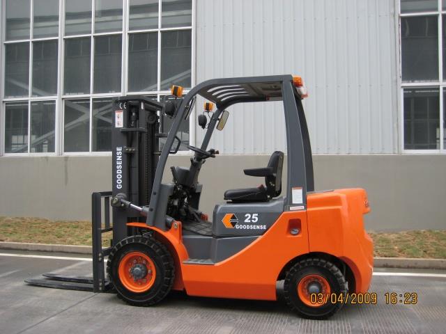 GOODSENSE shows New Innovation with 2-3.5t forklift