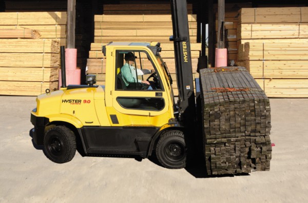 Hyster introduces the H8.0-9.0 FT series forklifts for the paper, wood, beverage, metals, ports, automotive and construction materials industries.