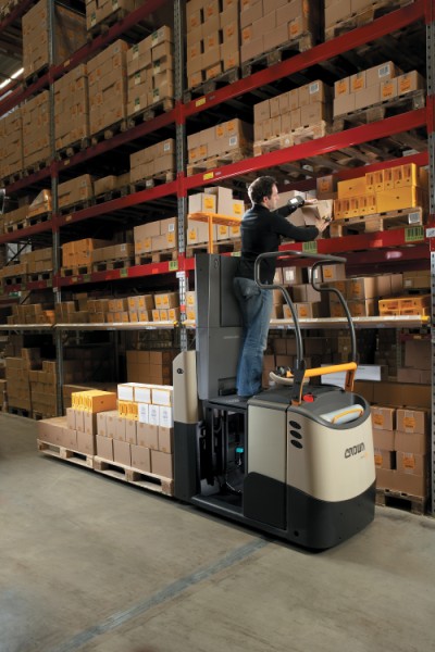 Crown's award-winning GPC 3000 series order picker