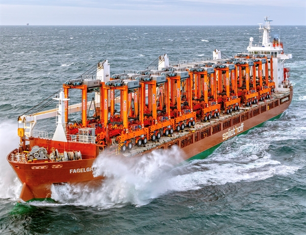 More hybrid straddle carriers for Italian terminal