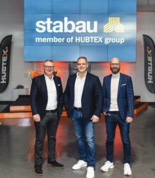 Hans-Joachim Finger and Marco Goldbach from Hubtex with Stefan Huhn (c) from Stabau