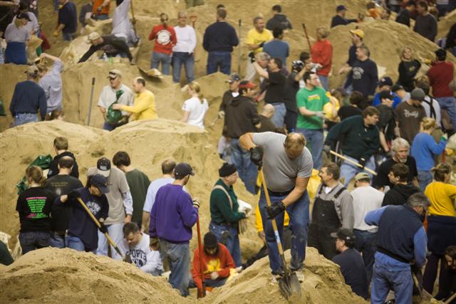 Loading sandbags inside the Fargo Dome. Photo: Dennis Drenner/American Red Cross