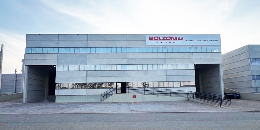 The Bolzoni South America Acessórios para Empilhadeiras Ltda plant is located in the state of São Paulo, where main forklift truck OEM are based, with a building size of 2.600 sqm (28,000 sq.ft).