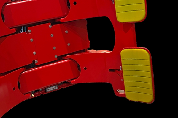Series AR-C model range is designed to meet the requirements of current and future roll handling. Auramo series AR-C paper roll clamps are easy and fast to use, require
less operator effort and have a smooth, slim design with superior visibility.