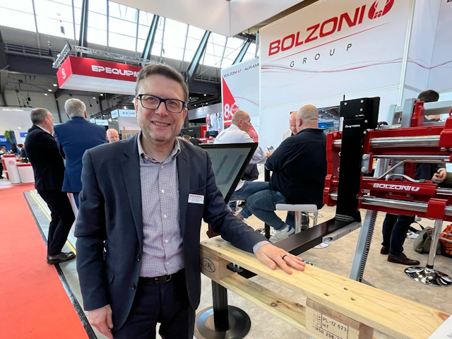 Carlo Fallarini, Global Marketing Director at Bolzoni Group, shows off their Integral Fork Positioner with smart camera easy-FORKS.