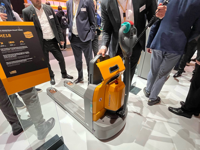 At the Jungheinrich AG stand, all hands are on the new AME18 pallet truck, which will be launched to market in Q3 2025.