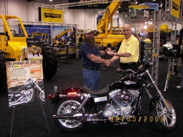 Pettibone vice president Pete Haikio with Len Mackowiak, winner of skills competition