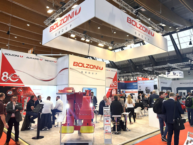 Things are certainly bustling at the Bolzoni stand, where they unveiled their new AURAMO 180° paper roll clamp range.