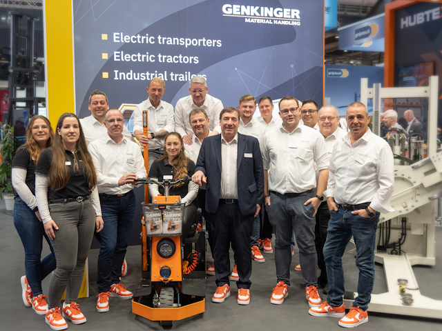 A great team photo courtesy of Genkinger, who are sporting some stylish kicks.