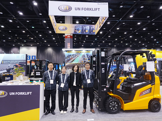 A lovely team photo from the UN team, who came to ProMat with a number of their electric forklift models.