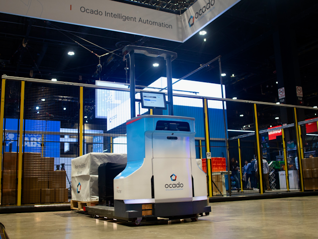 Say hello to the 'Porter' advanced AMR for automated pallet and cage handling and full-case fulfillment tasks.