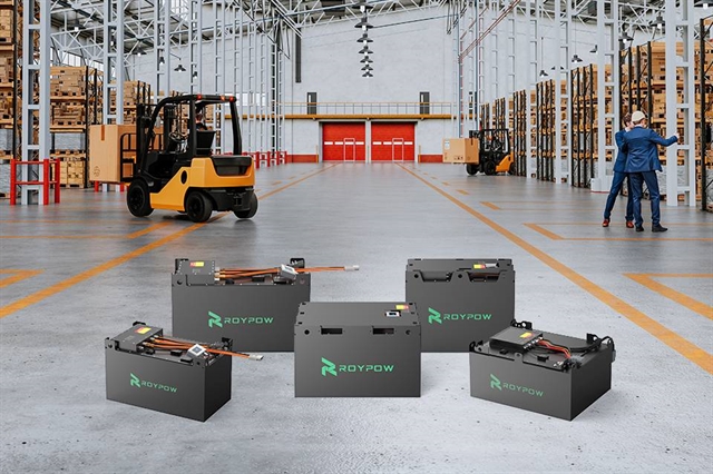 3 Risks of Converting Lead-Acid Forklifts to Lithium Batteries: Safety, Cost & Performance