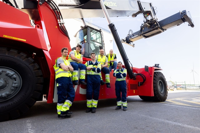 Kalmar delivers reach stacker, targets approved