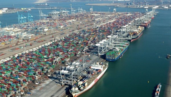 Rotterdam's ECT places order for 42 AGVs