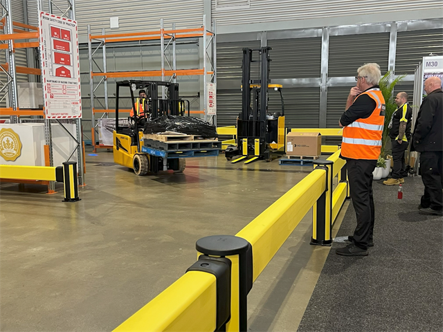 On DAY 2 at the Australian Forklift Championships corporate teams go head-to-head. Forkpro’s Adrian Hicks is there to judge.