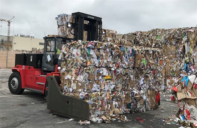 The Auramo series BA-W waste paper bale clamps are designed for heavy-duty waste paper bale handling and are designed for use on both forklifts and wheel loaders.