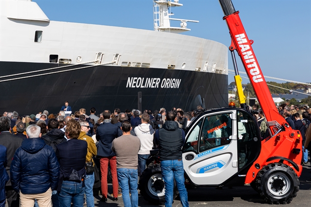 Manitou uses ship with sails for US exports