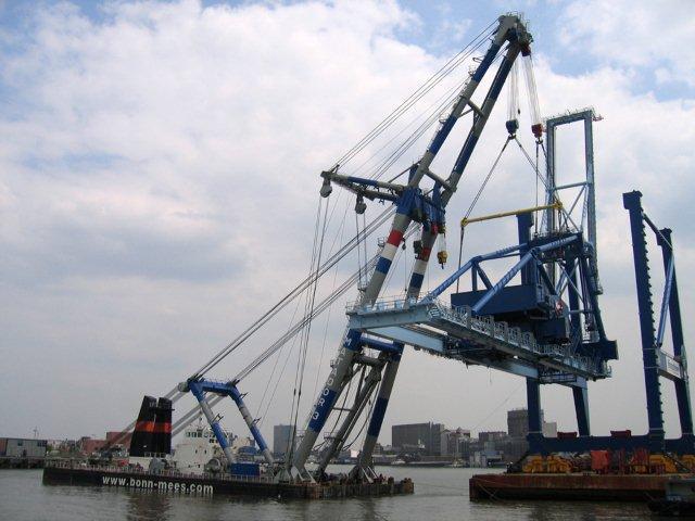 Kalmar STS crane being delivered to Port of Vuosaari