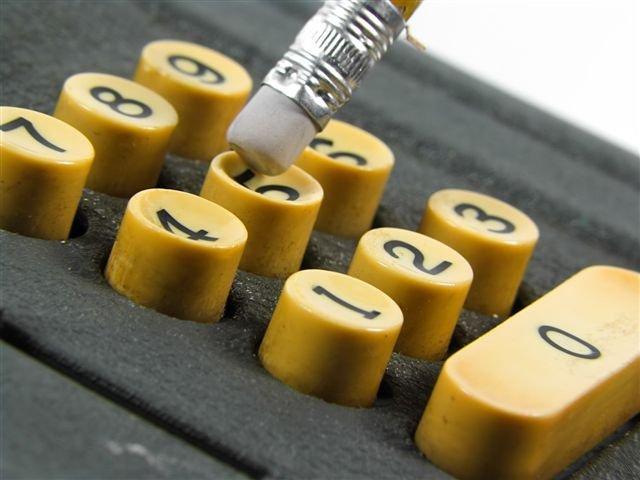 Plimsoll predicts companies offering low-cost alternatives will survive 2009 <br />PHOTO: SHUTTERSTOCK