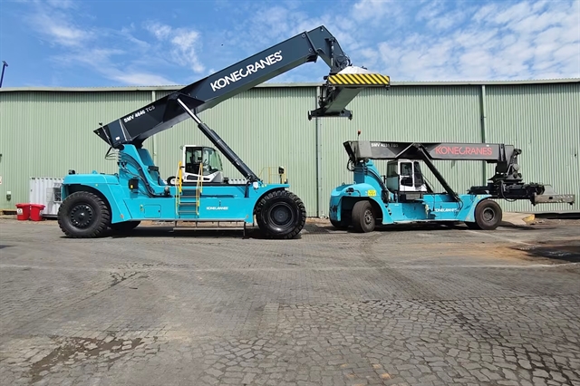 “Monster” reachstacker delivered to South Africa