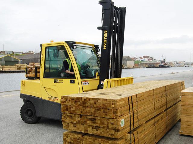 Barloworld Handling has supplied Sussex Port Forwarding with eight new Hyster Fortens H5.5FT diesel forklifts.