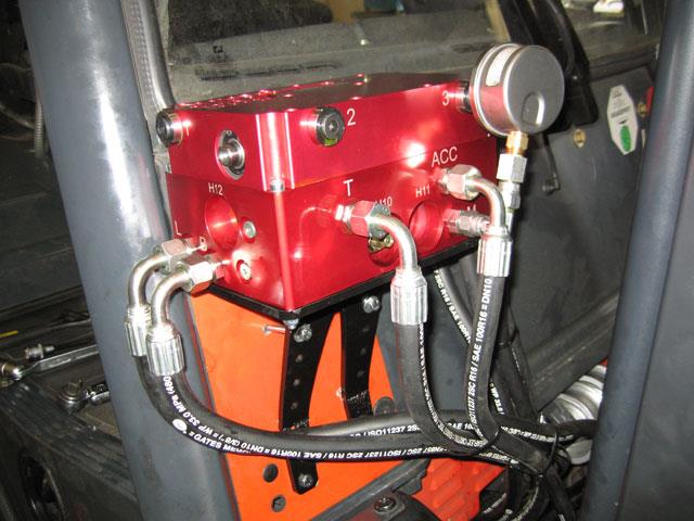Force-Matic installed on a Linde H-35-393 forklift with Bolzoni-Auramo AR-30RJ-13 paper roll clamp.