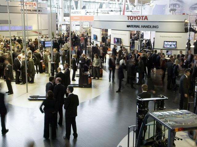 Visitors at CeMAT 2008
