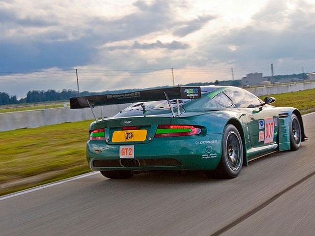 JCB sponsors the Drayson-Barwell team.