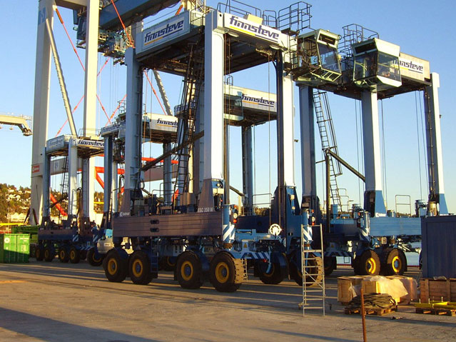 The seventh-generation Kalmar straddle carrier is a new type of machine for the Port of Oslo.