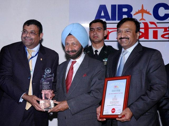 Ram Menen and Prakash Nair accept the award for Air Cargo Carrier of the Year from Dr SS Sidhu, governor of Manipur, India at ACI 2008.