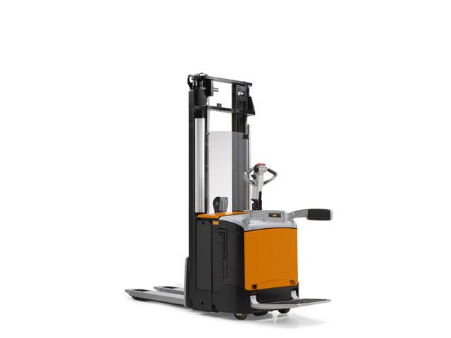 The SPac stacker comes with Rocla's patented Integral mast.