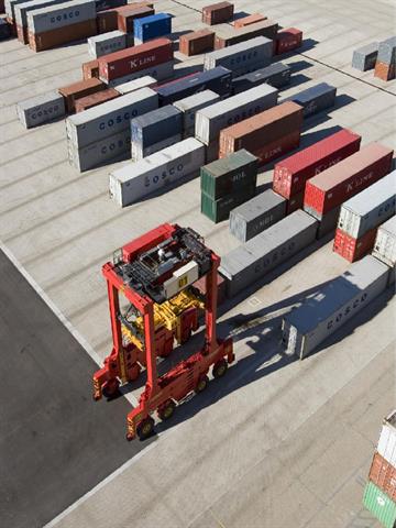 One of Patrick's 23 revolutionary autostrads in operation at the Brisbane terminal.