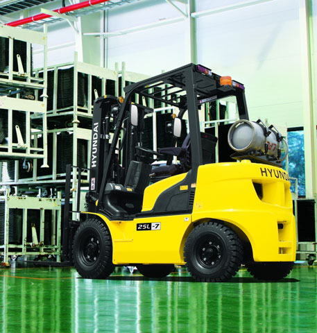 a Hyundai 25L-7 forklift