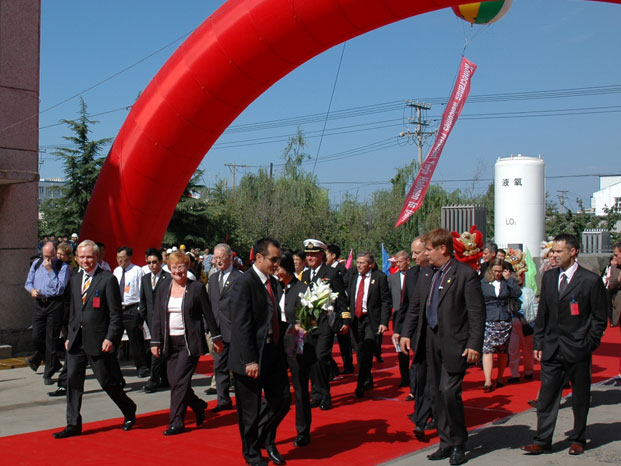 Finnish President Tarja Halonen visits Konecranes factory in Dalian, China.