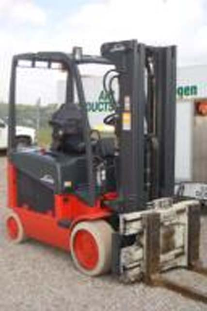 A Linde forklift equipped with HyPX Fuel Cell Power Packs