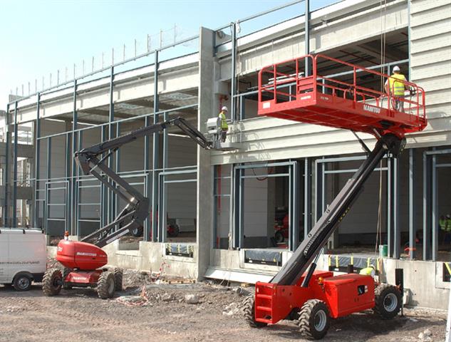 The 150 TP telescopic platform in action.