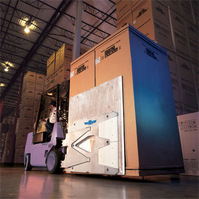 The Cascade 30E Carton Clamp handles a wide variety of loads feature excellent visibility and reduced clamp force for extremely gentle handling.