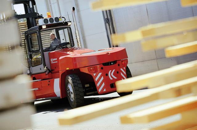 Kalmar has built a forklift truck tailored specifically for operation in 12 Setra Group sawmills.