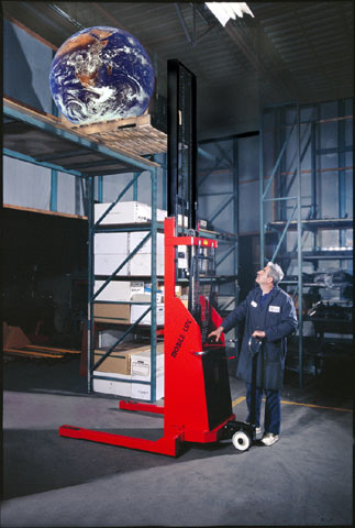 Moving the world one pallet at a time.