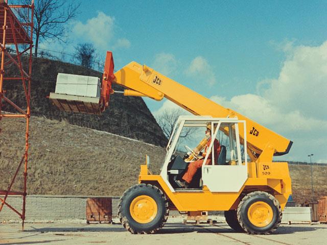 The first JCB telehandler, the JCB 520.