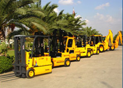 Cumitas forklifts marketed under its Cukurova brand.