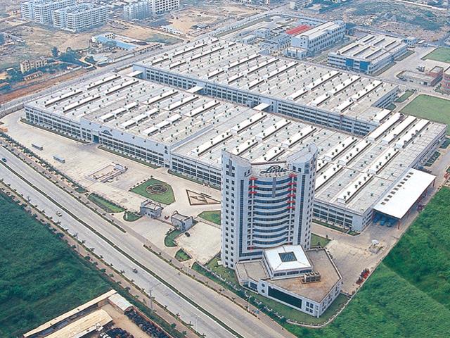 Linde's Xiamen headquarters with factory in the background.