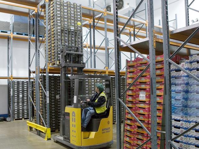 The Atlet UNS Tergo reach truck working in Utopia's temperature-controlled warehouse.