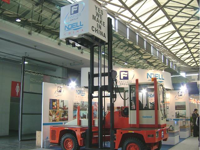 Fantuzzi's sideloader on display at CeMAT Asia 2005.