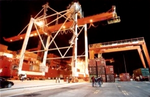 GALE BLOWS QUAY CRANES TOGETHER