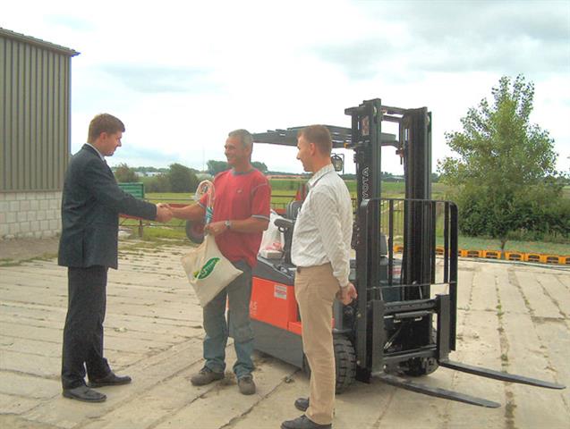 P Besuijen purchasing a new Toyota electric forklift for a special price.