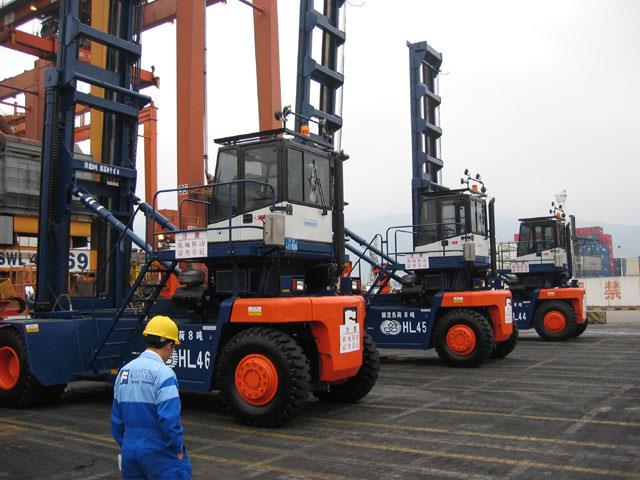 Fantuzzi FDC25K8 empty container handlers.