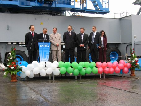 Inauguration of HMK 300 E, first Gottwald mobile harbour crane for Bulgaria