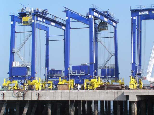 Noell rubber-tyred gantry cranes at Chennai Port