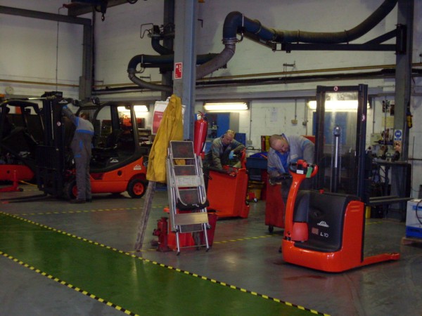 Linde's new refurbishment centre for used forklifts in Bristol.